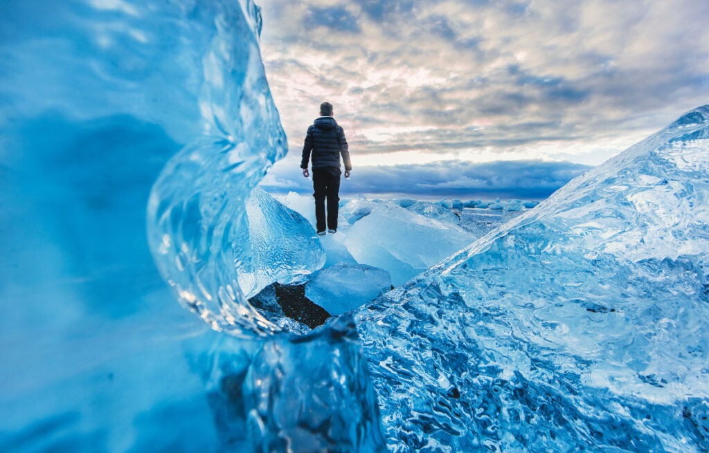 Climate neutral logistics with Forto - Man standing on melting ice